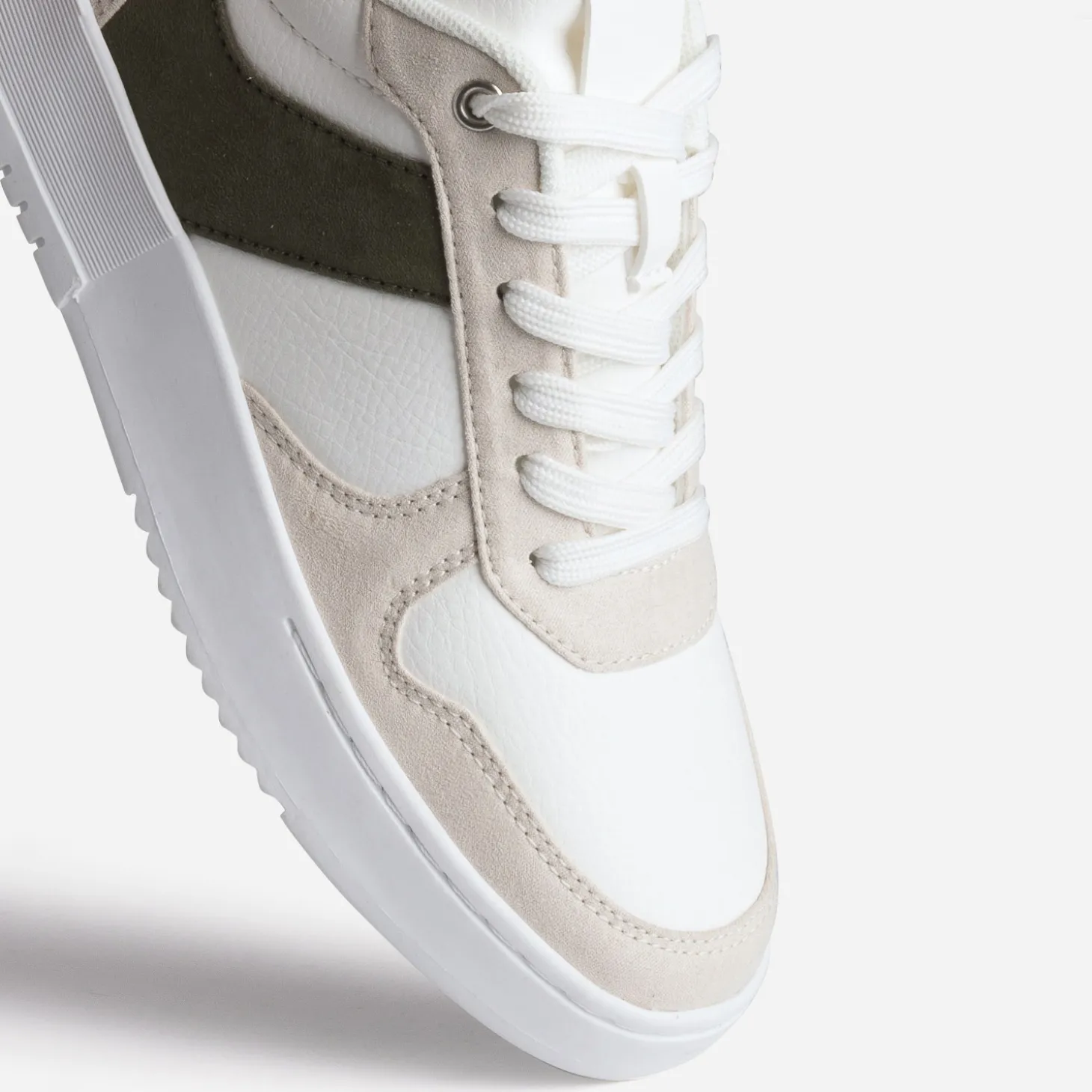 Tennis blanche, beige et kaki