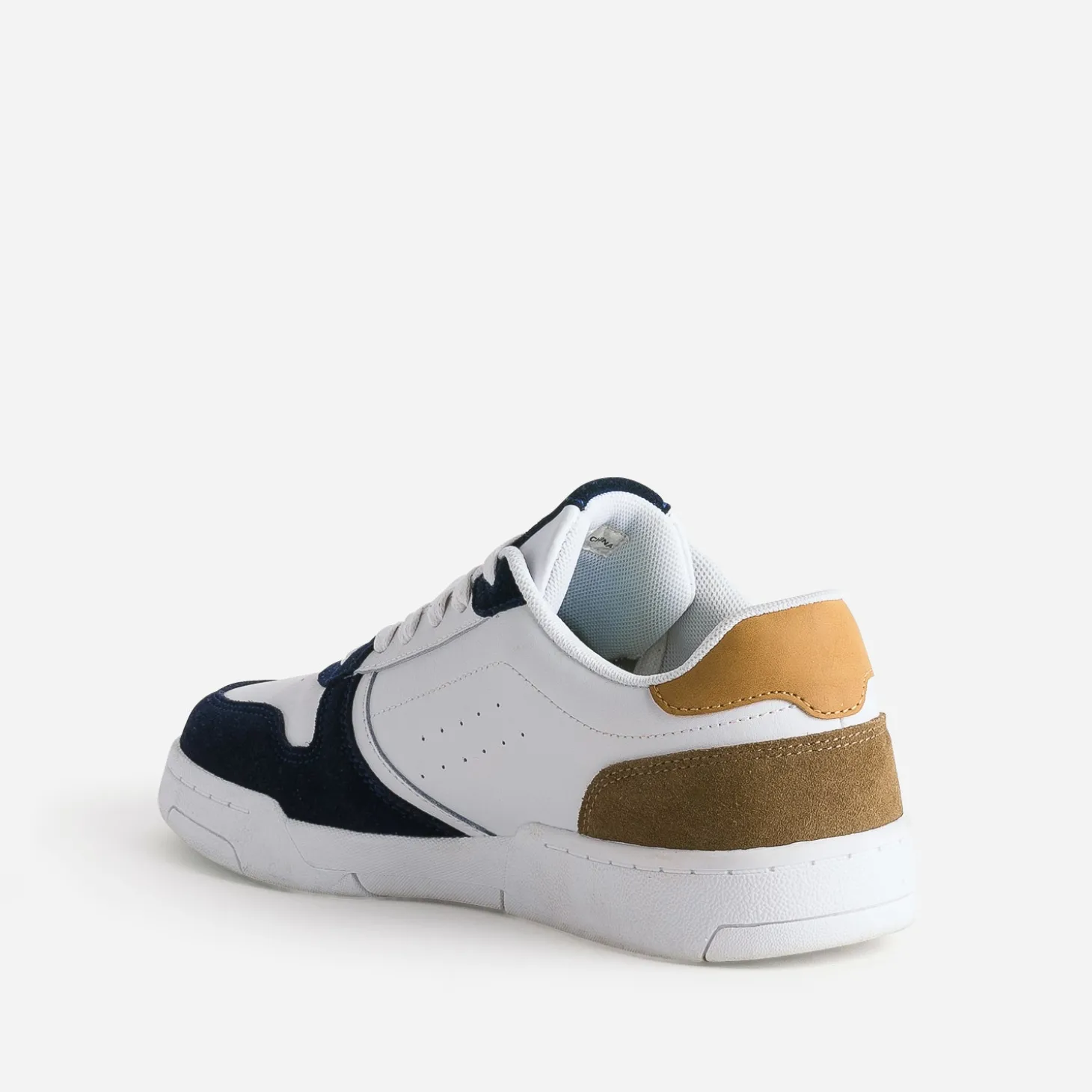 Tennis blanche cuir découpes marine et beige