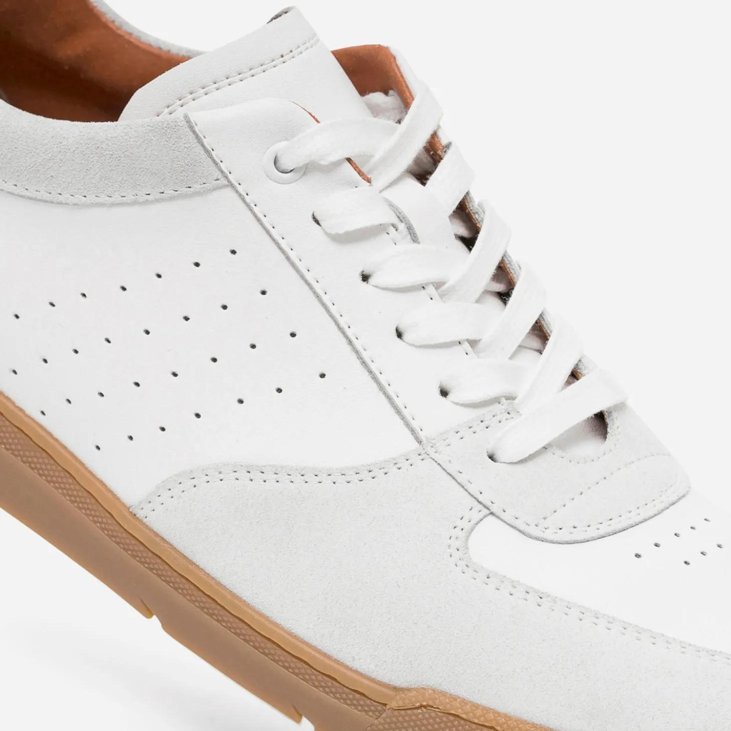 Tennis blanche en cuir détails gris clair