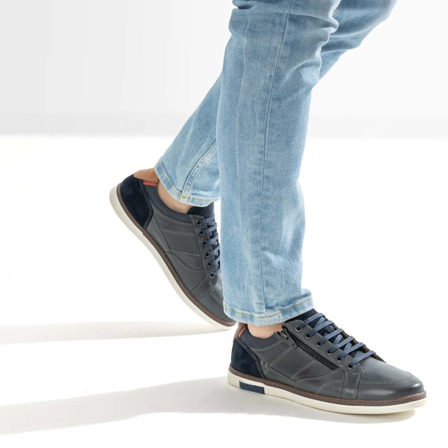 Tennis bleu marine cuir