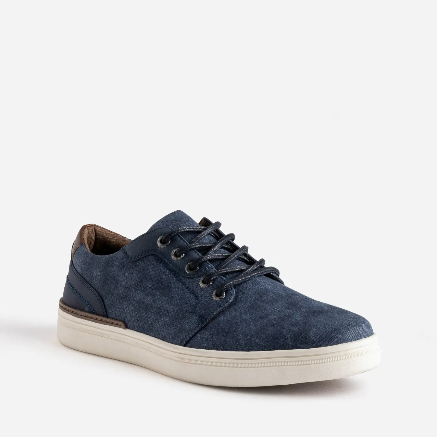Tennis bleue en toile