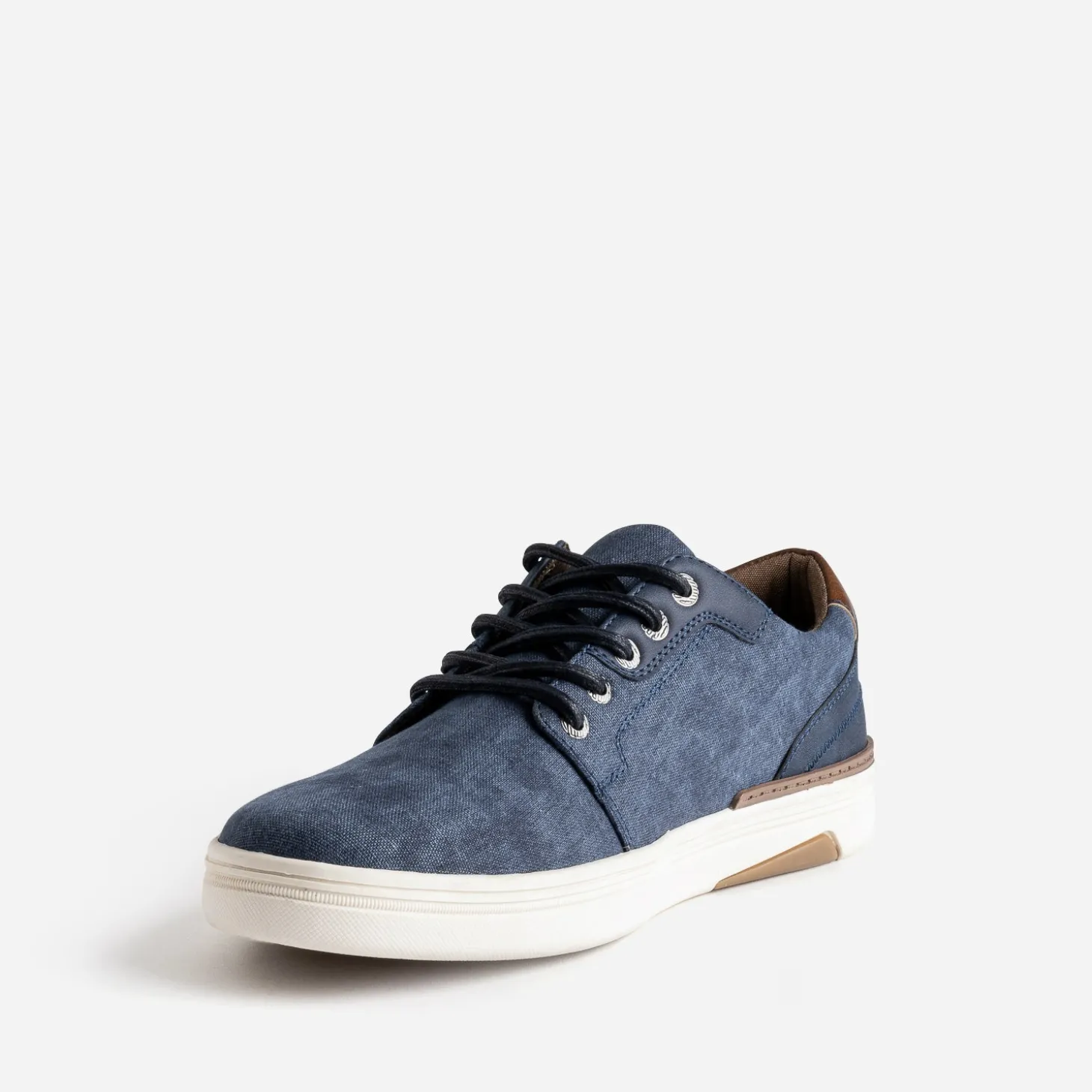 Tennis bleue en toile