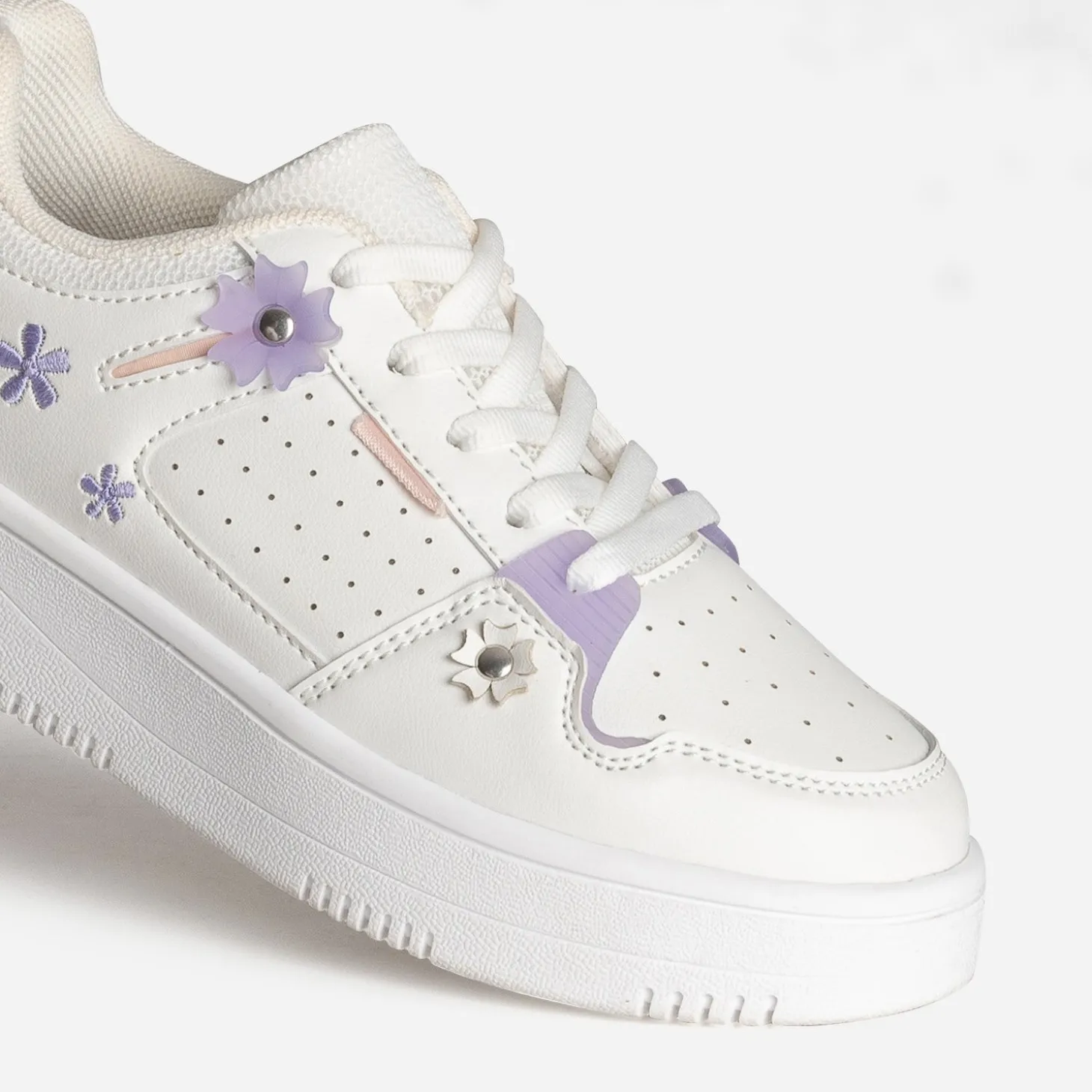 Tennis BUGGY blanche détails fleurs
