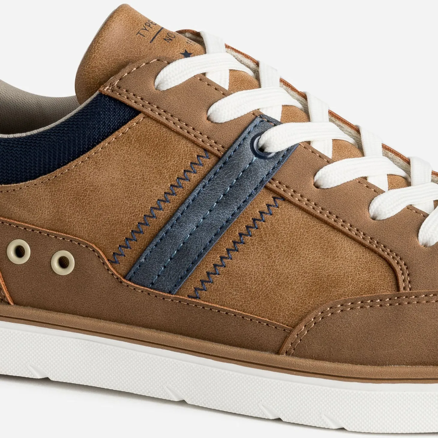 Tennis camel et bleu marine