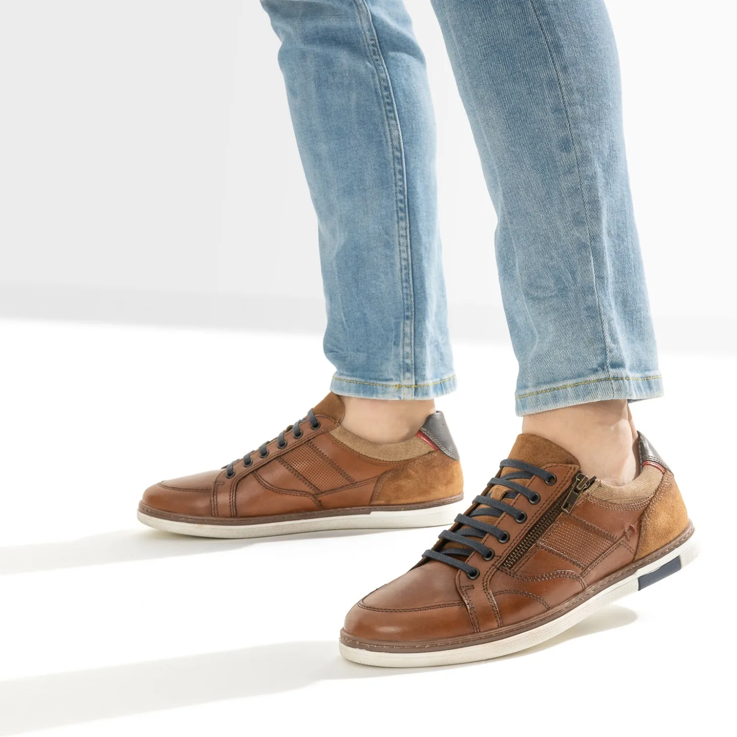 Tennis cognac cuir contrefort bleu marine