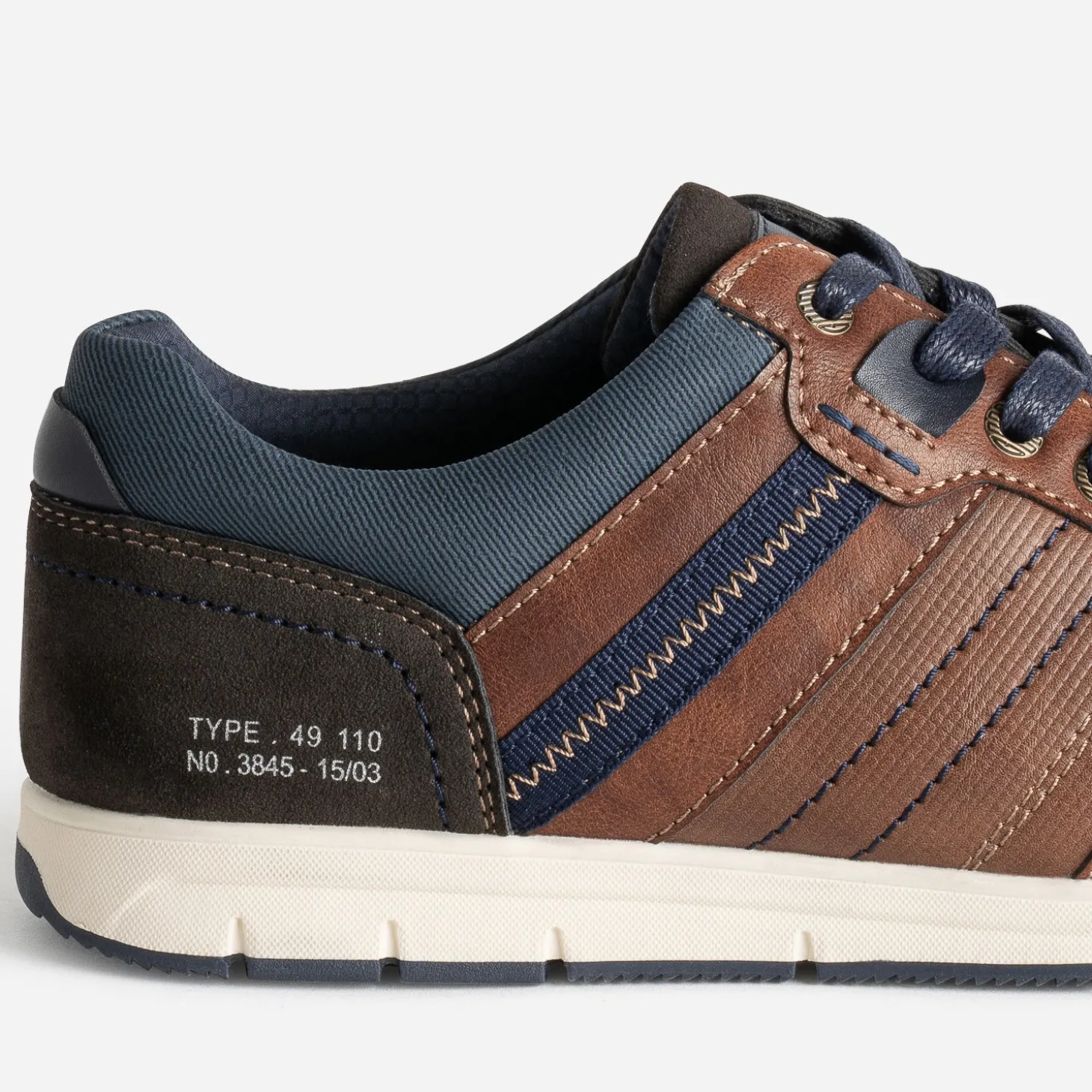 Tennis cognac et bleu marine
