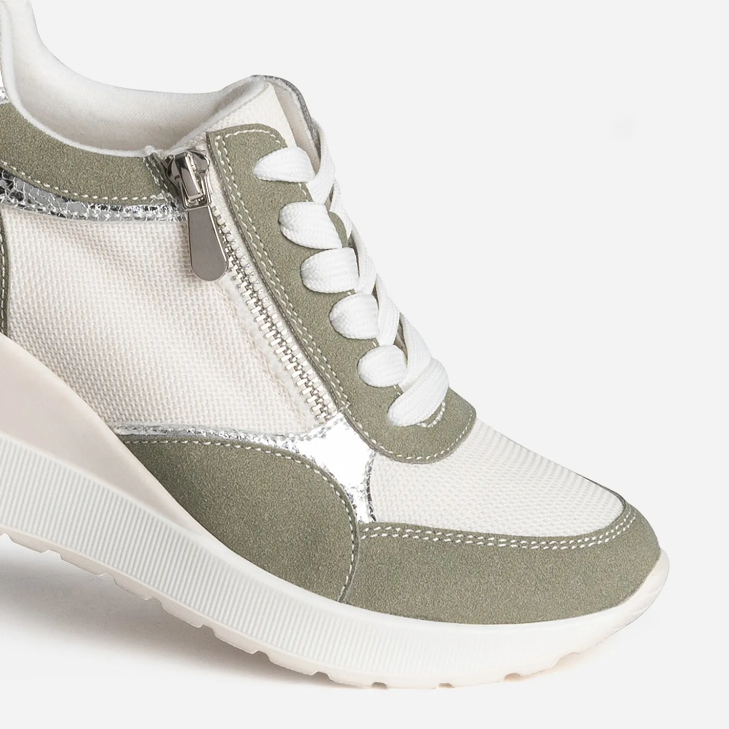 Tennis compensée kaki, blanc, argent métallisé