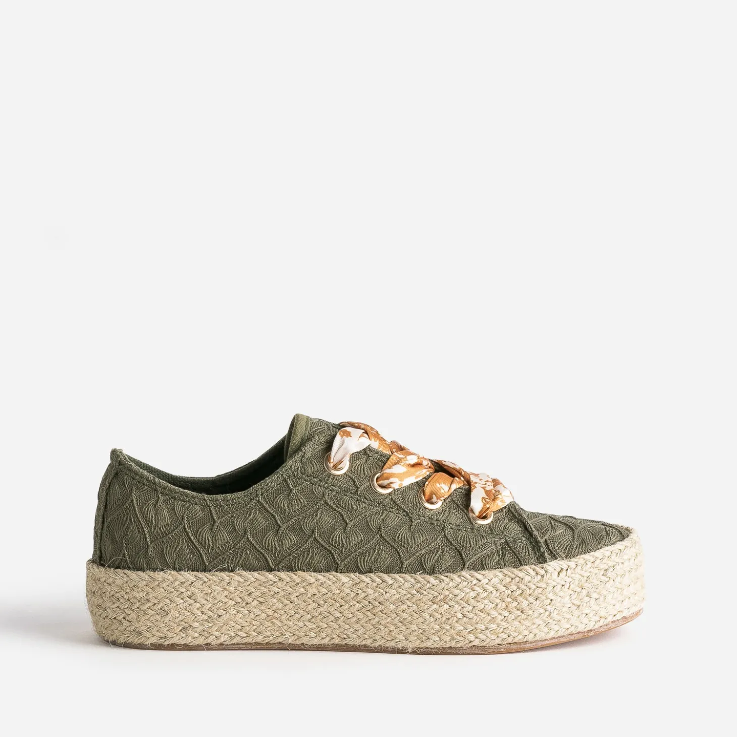 Tennis kaki en toile brodée dentelle éco-conçue