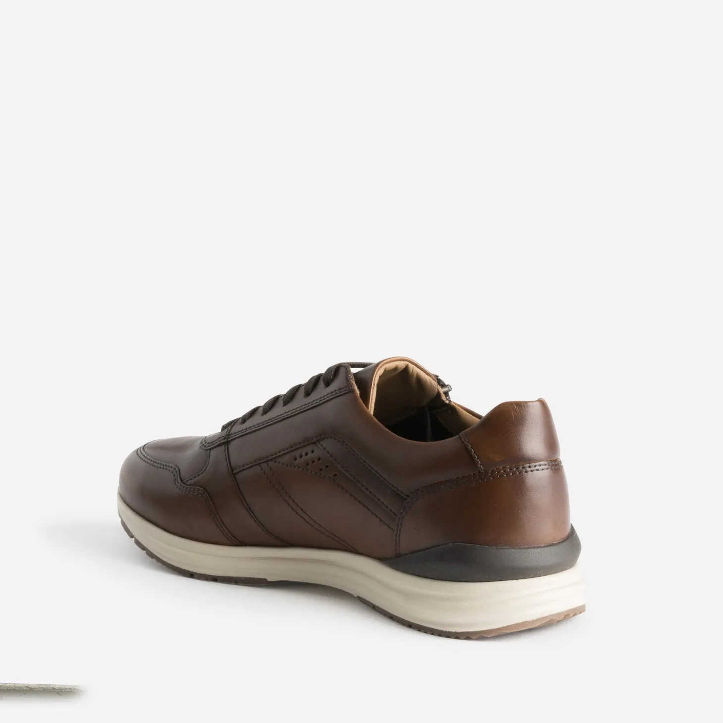 Tennis marron foncé en cuir