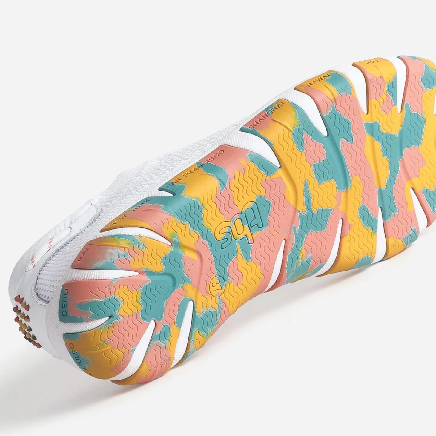 Tennis TBS blanche en mesh semelle camouflage