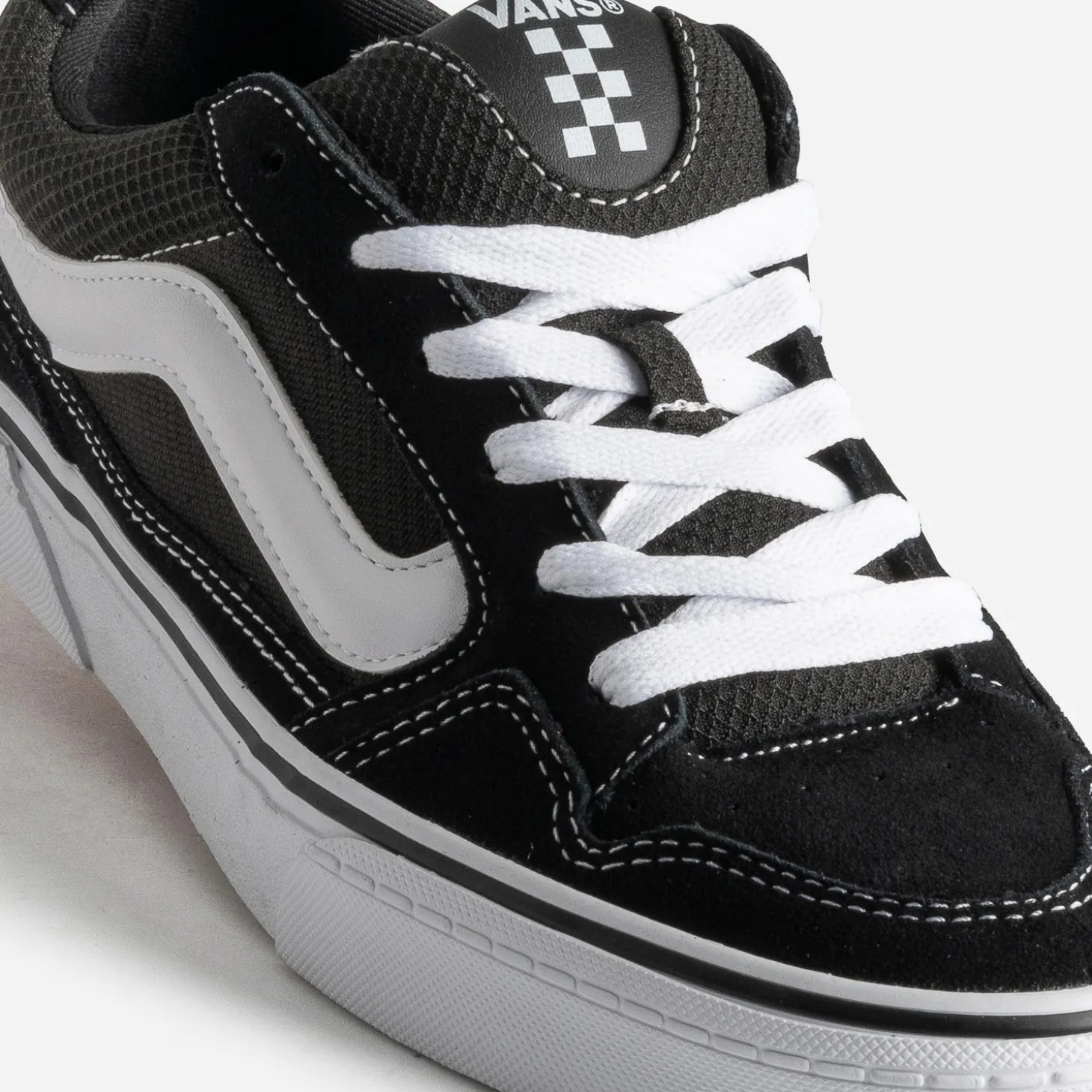 Tennis VANS noire cuir velours et mesh
